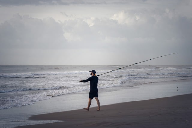 釣りをする男性